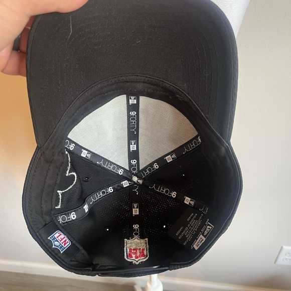 Men’s OSFM New Era Tampa Bay Buccaneers LIV Super Bowl Athleisure Hat - Picture 7 of 7